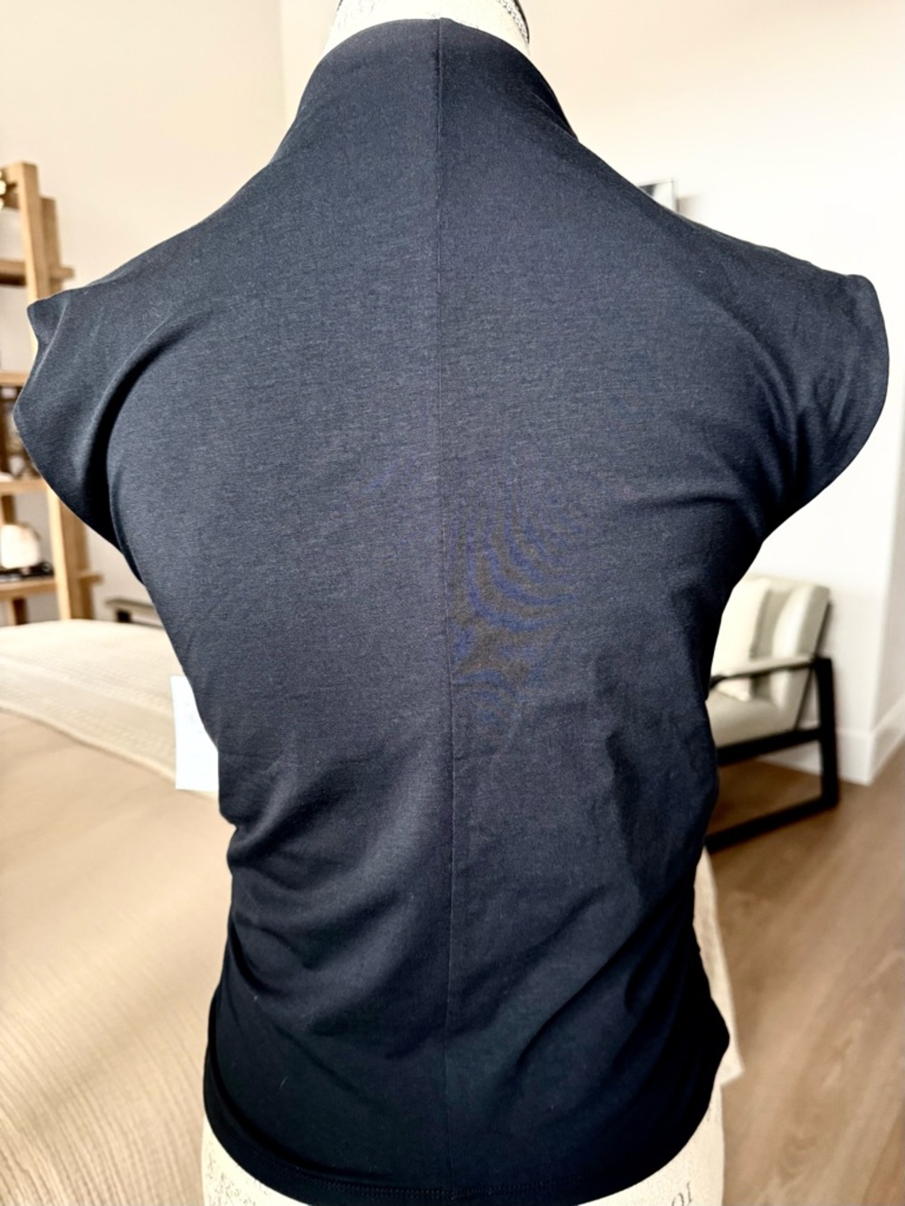Abercrombie & Fitch Black Sleeveless Mock-Neck Tank - Picture 3 of 7